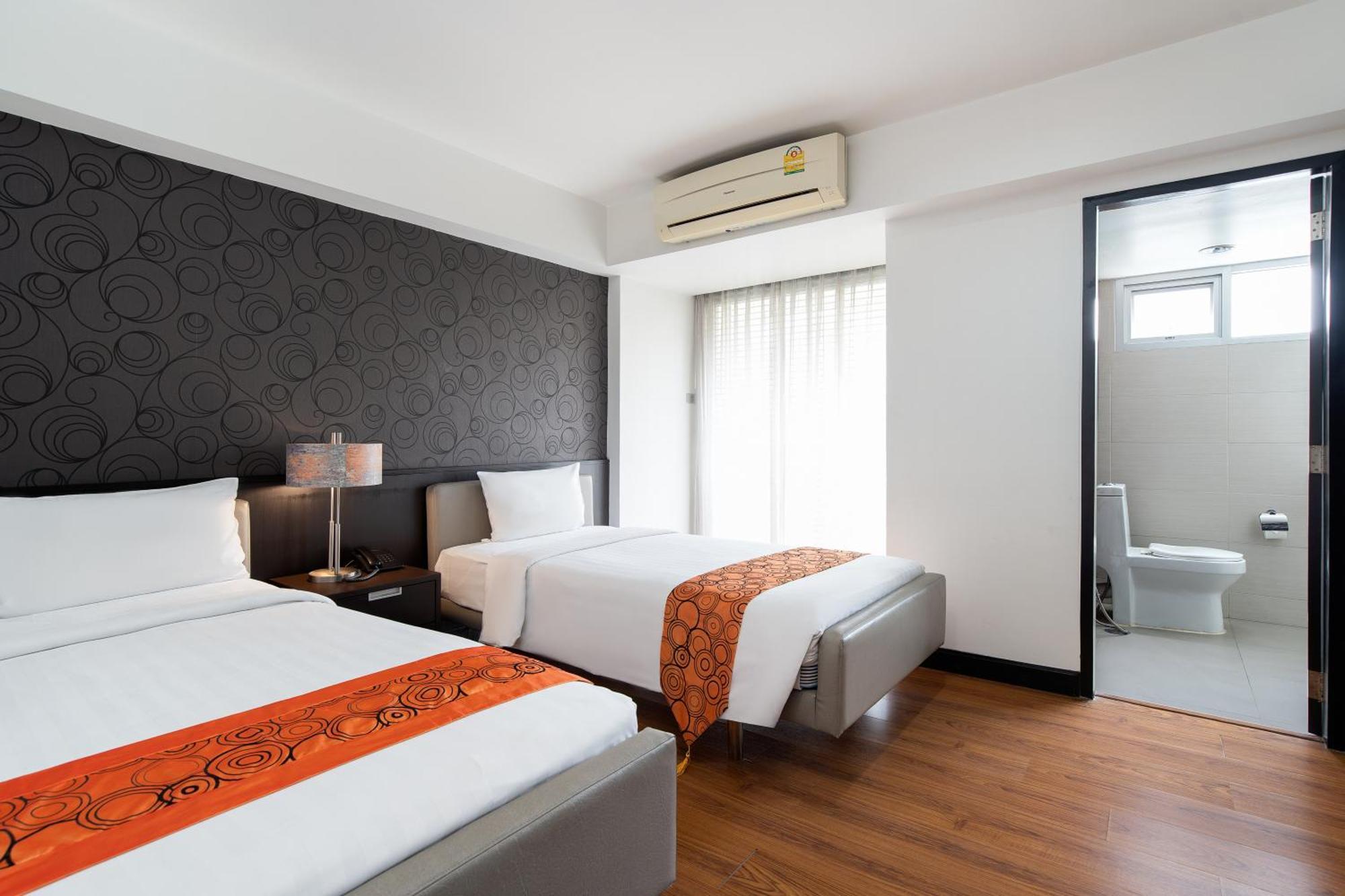 Lily Hotel Bangkok Buitenkant foto