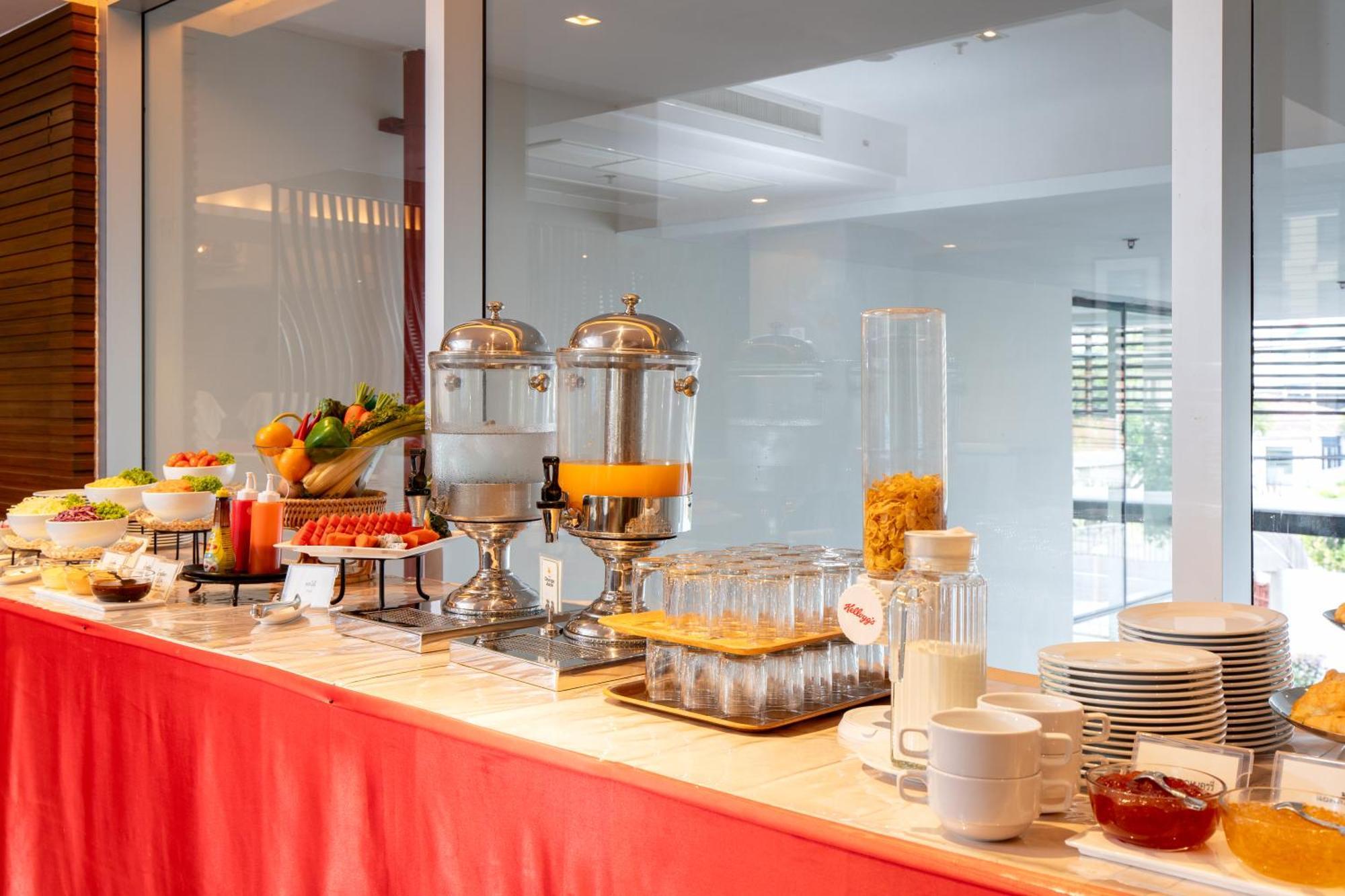Lily Hotel Bangkok Buitenkant foto