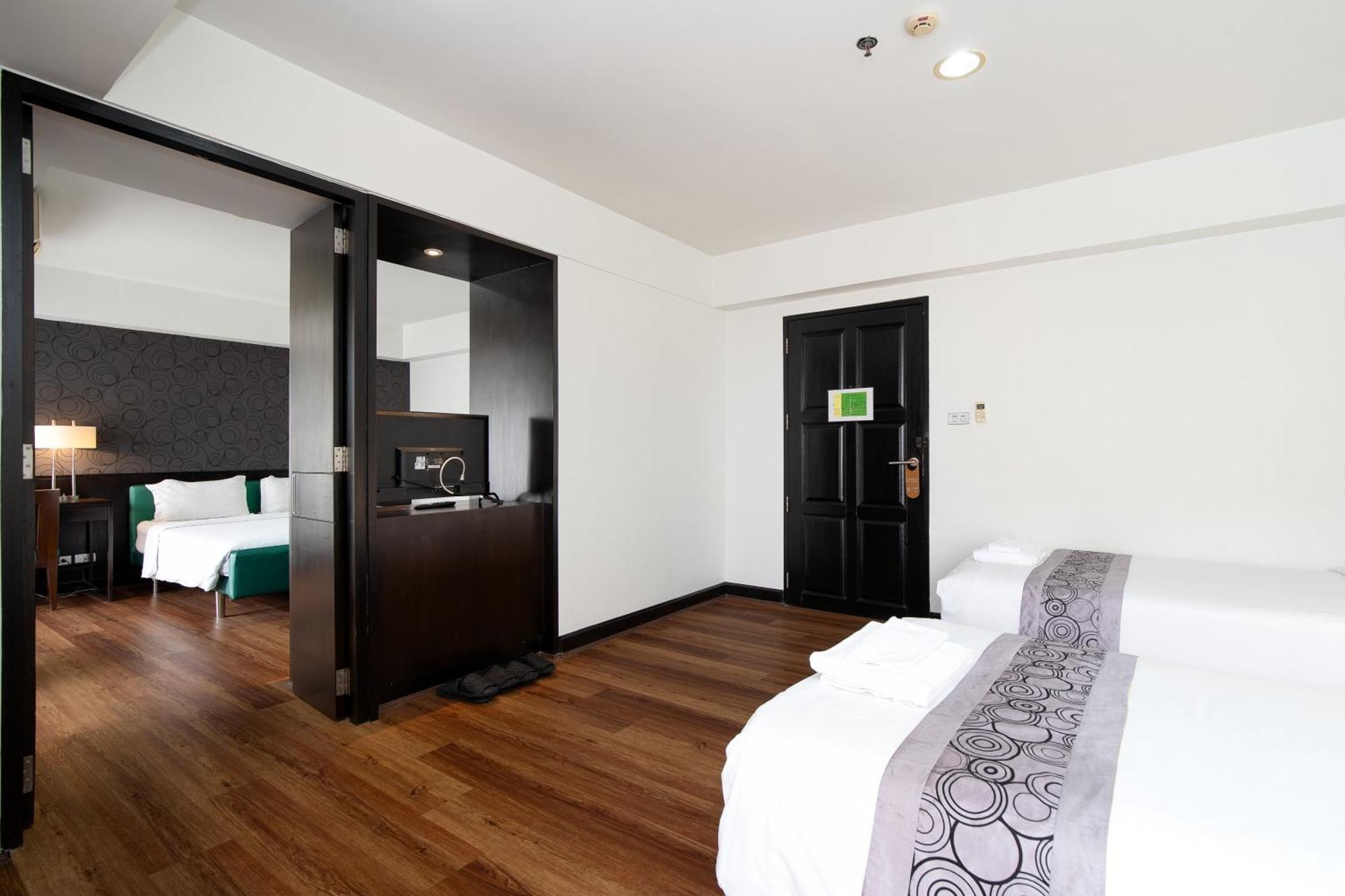 Lily Hotel Bangkok Buitenkant foto